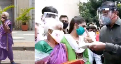 महाराष्ट्र के गृहमंत्री ने लाठी चलाने में माहिर 'वॉरियर आजी' से मुलाकात कर की 1 लाख की मदद!