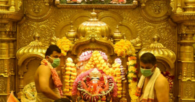 महाराष्‍ट्र कोरोना केस: सिद्धिविनायक मंदिर में बंद हुए भक्‍तों के लिए दर्शन, शिरडी साई मंदिर में भक्तों के दर्शन को लेकर किया गया बड़ा बदलाव