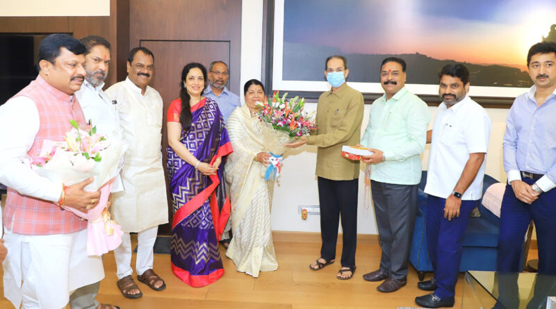 कोल्हापुर: जीत के बाद सीएम से मिलीं नवनिर्वाचित कांग्रेस विधायक जयश्री जाधव
