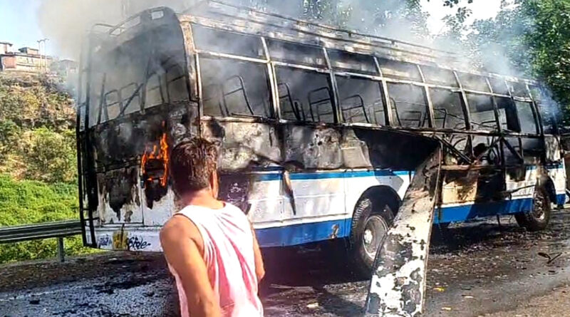 वैष्णो देवी मार्ग पर हादसा: कटरा से जम्मू आ रही बस में लगी भीषण आग, दो की मौत, 22 यात्री झुलसे, अस्पताल में भर्ती
