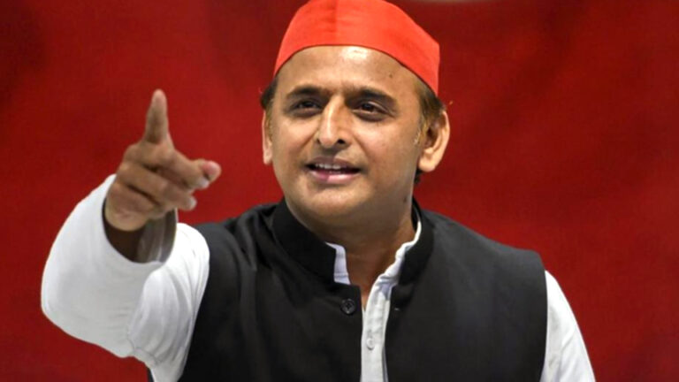 अहंकार में डूबी है कांग्रेस :  अखिलेश यादव