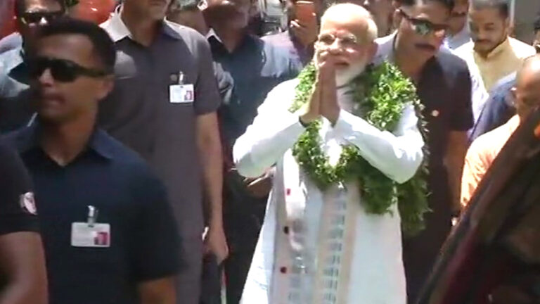 काशी के कोतवाल के दर पर देश के चौकीदार पीएम मोदी ने टेका मत्था...