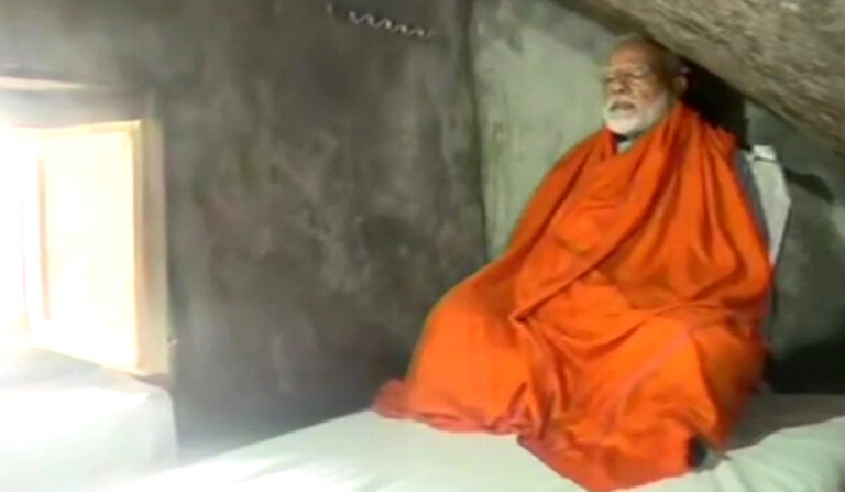 सुबह तक केदारनाथ के पास गुफा में ध्यान लगाएंगे मोदी, रविवार सुबह करेंगे बद्रीनाथ के दर्शन