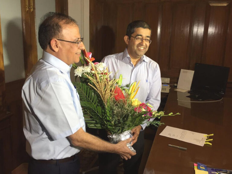 परदेशी का फरमान, हर हाल में चलती रहे मुंबई...