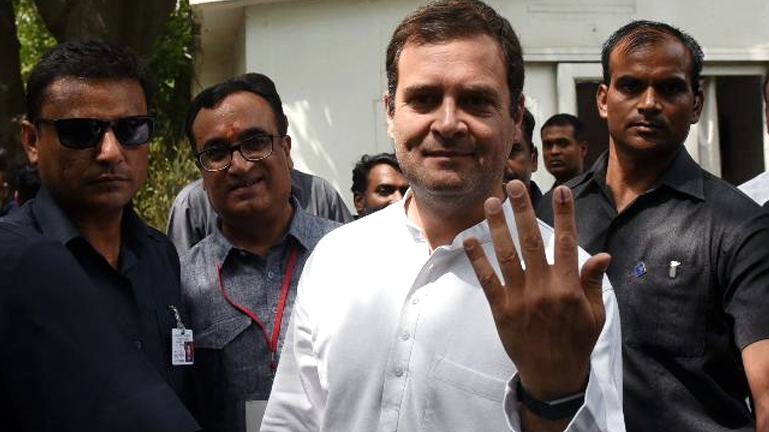 कांग्रेस अध्यक्ष राहुल गांधी ने डाला वोट, कहा- होगी प्यार की जीत