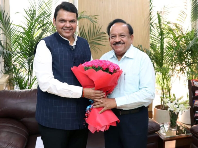 CM देवेंद्र फडणवीस ने लगाई मेडिकल की सीटें बढ़ाने की गुहार