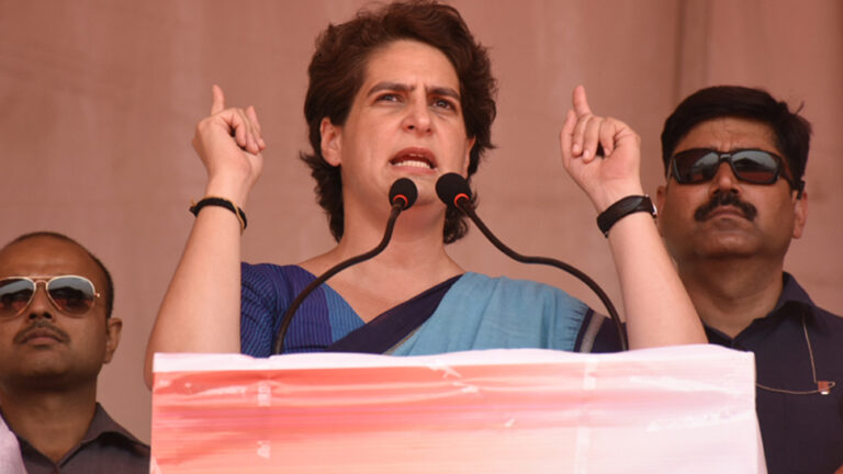 GDP में गिरावट: प्रियंका ने केंद्र से पूछा- अर्थव्यवस्था की बर्बादी के लिए जिम्मेदार कौन?