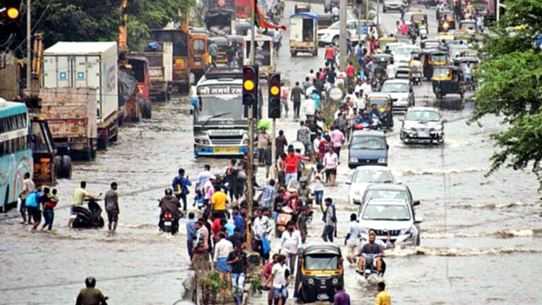 पुणे: बारिश का कहर, बाढ़ जैसे हालात, अब तक 12 की मौत, स्कूल-कॉलेज बंद