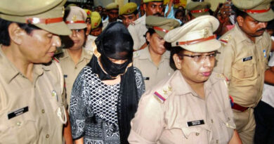 स्‍वामी चिन्‍मयानंद पर रेप का आरोप लगाने वाली छात्रा को एसआईटी ने किया गिरफ्तार