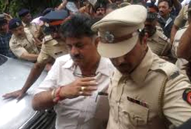 कर्नाटक: गिरफ्तारी के बाद सड़कों पर उतरे शिवकुमार के समर्थक, बसों में की तोड़फोड़, कांग्रेस ने बुलाया बंद