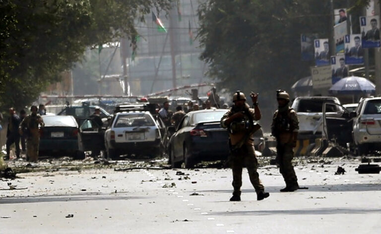 राष्ट्रपति की रैली के दौरान आत्मघाती बम धमाका, 24 लोगों की मौत