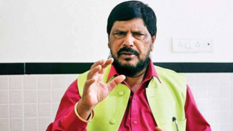 मुंबई: आठवले ने उठाई पृथक विदर्भ की मांग, गोद लिए तेंदुए की मौत पर भड़के कार्यकर्ता