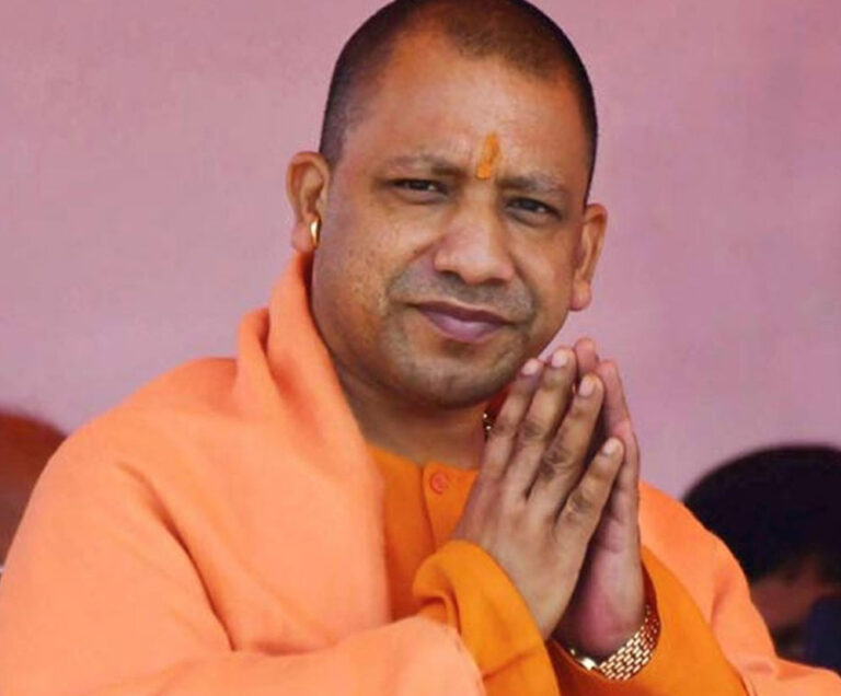यूपी में योगी सरकार के ढाई साल, मुख्‍यमंत्री ने पेश किया रिपोर्ट कार्ड
