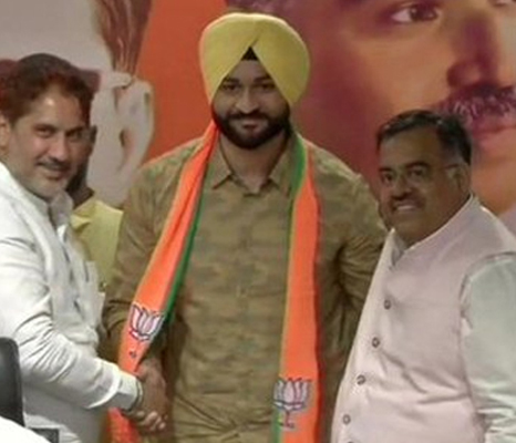 BJP में शामिल हुए दो दिग्गज खिलाड़ी, योगेश्वर दत्त-संदीप सिंह ने ली सदस्यता