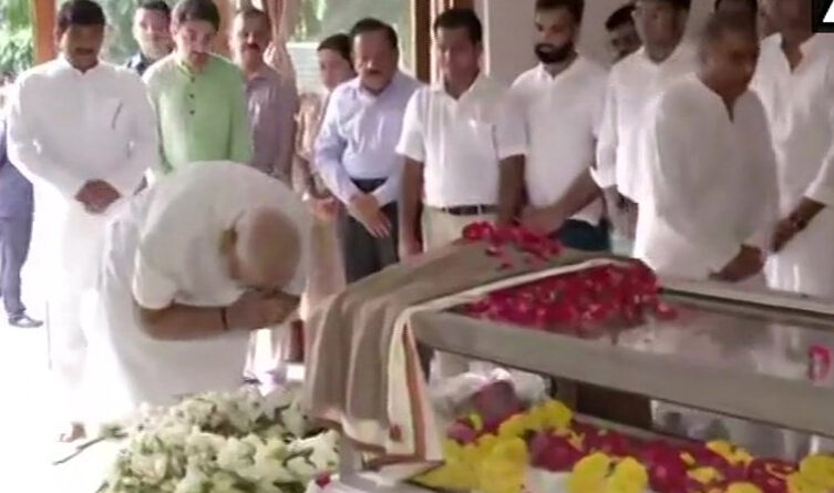 राम जेठमलानी के अंतिम संस्कार में शामिल हुए कई दिग्गज नेता