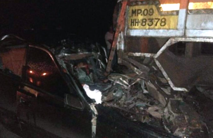 महाराष्ट्र: ट्रक-कार की टक्कर में चार लोगों की मौके पर मौत