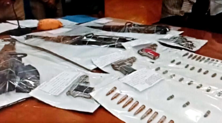 पालघर: पुलिस ने तीन AK-47, 4 रिवाल्वर सहित 63 जिन्दा कारतूस व बड़े पैमाने पर ड्रग्स पकड़ा