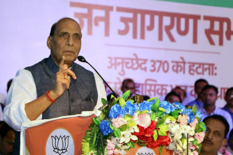 रक्षा मंत्री राजनाथ सिंह ने पाकिस्तान को दी चेतावनी, कहा- बॉर्डर पार करने की कोशिश की तो वह वापस नहीं जा पाएगा