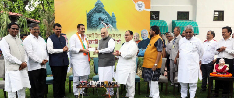 शिवाजी के वंशज, राकांपा सांसद उदयनराजे भोसले बीजेपी में शामिल