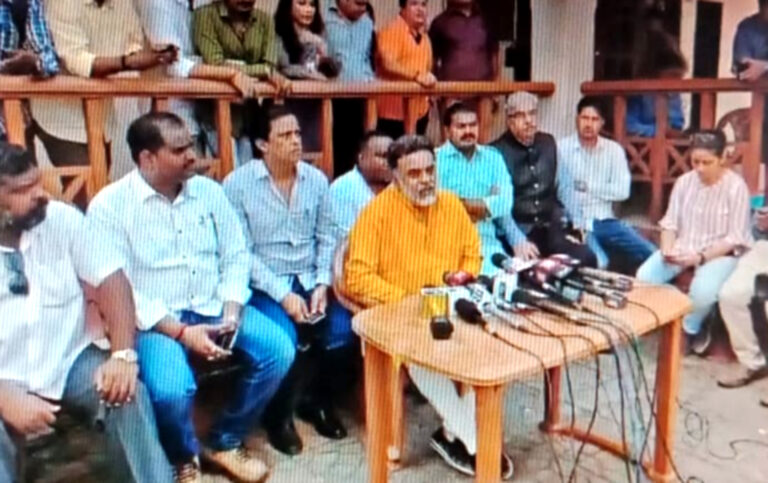 मुंबई: बागी तेवर दिखाने वाले कांग्रेस नेता संजय निरूपम की प्रेस कॉन्फ्रेंस
