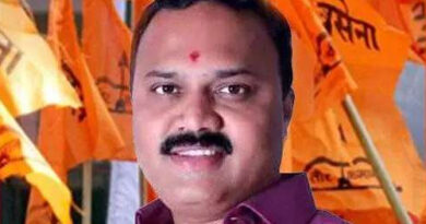 महाराष्ट्र विधानसभा चुनाव: शिवसेना को झटका, इस नेता ने 300 कार्यकर्ताओं के साथ छोड़ी पार्टी