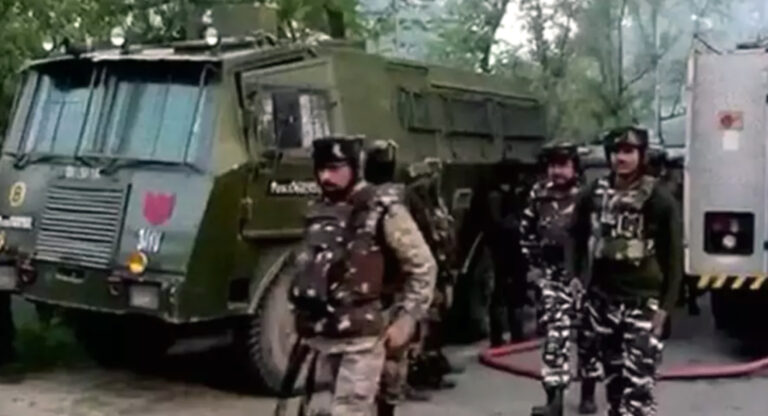 जम्मू-कश्मीरः अनंतनाग में आतंकवादियों ने किया ग्रेनेड अटैक, 10 लोग जख्मी