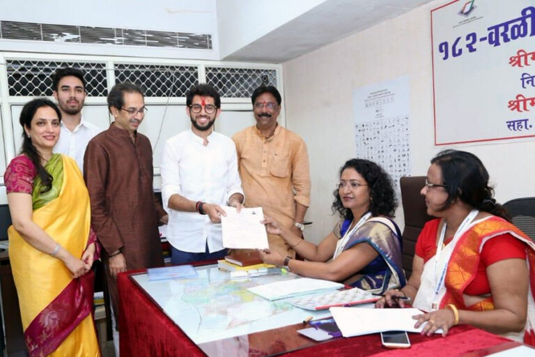 महाराष्ट्र विधानसभा चुनाव: आदित्य ठाकरे ने भरा नामांकन, किया रोड शो