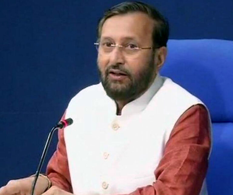 दिल्ली में मेट्रो ट्रेन शुरू की गई थी तब भी काटे गए थे पेड़