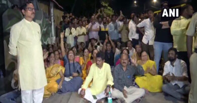 मुंबई: शिवसेना में बवाल, टिकट कटने पर 'मातोश्री' के बाहर धरने पर बैठे दो विधायक