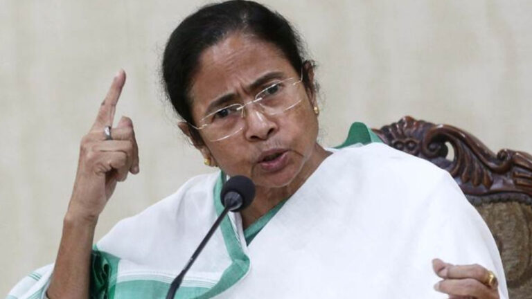 महाराष्ट्र के हालात पर CM ममता बोलीं- संवैधानिक पदों पर बैठे लोग भाजपा के प्रवक्ता बने हुए हैं...