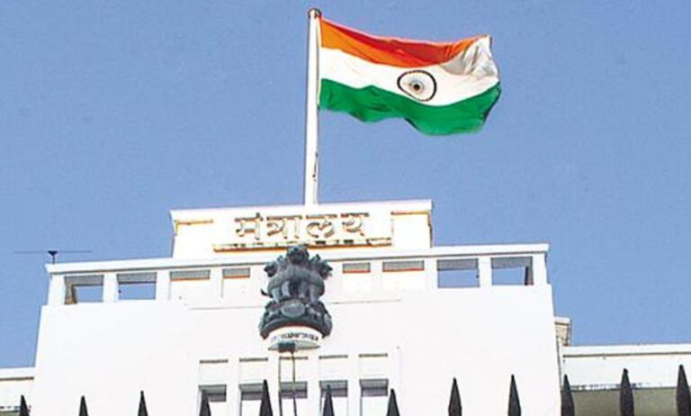 महाराष्ट्र: राष्ट्रपति शासन के बाद मंत्रालय से सभी मंत्रियों ने खाली किए अपने दफ्तर