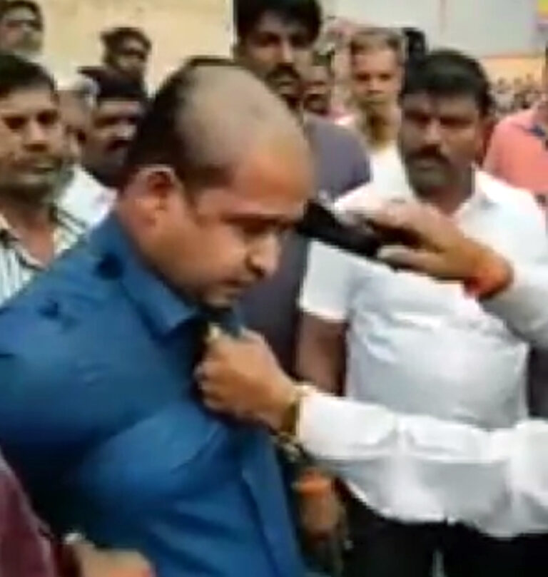CM उद्धव ठाकरे के बारे में FB पोस्ट करना पड़ा भारी, शिवसैनिकों ने मुंडवा दिया आधा सिर