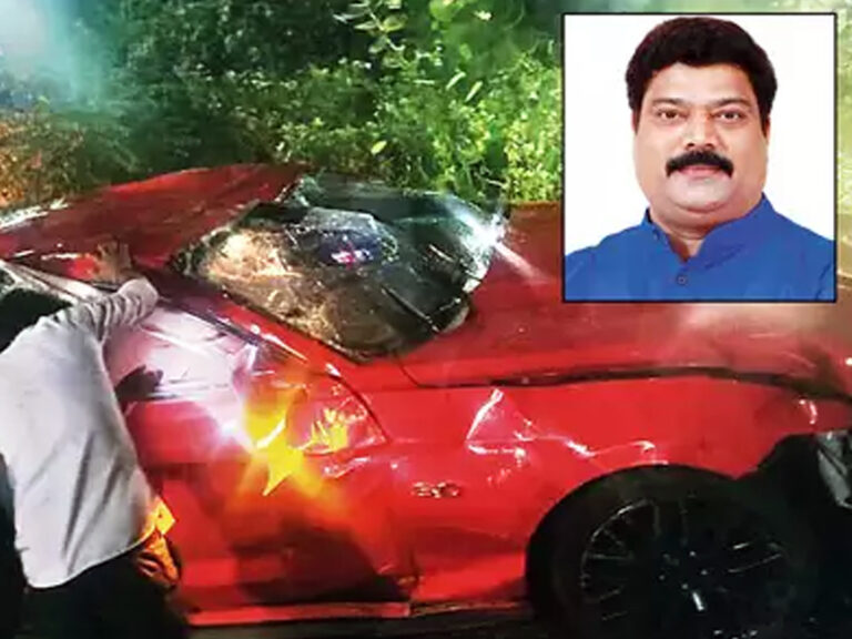 मुंबई: पुल तोड़ ट्रैक पर गिरी MNS विधायक की कार, ट्रेनें रुकीं...