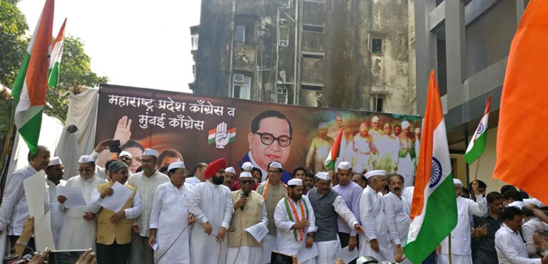 मुंबई: स्थापना दिवस पर कांग्रेस ने दिया 'भारत बचाओ-संविधान बचाओ' का संदेश, निकाला तिरंगा मार्च