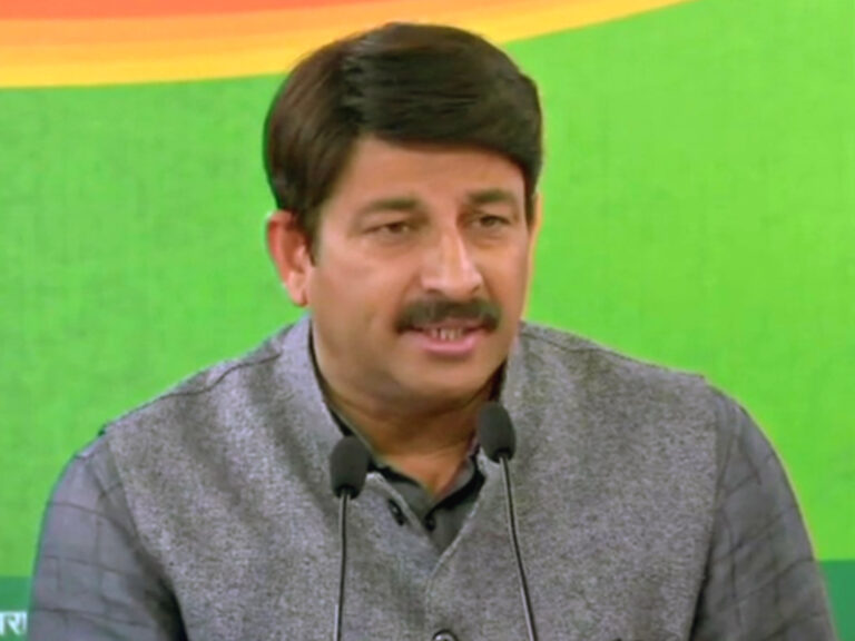 दिल्ली अग्निकांड: मनोज तिवारी का बड़ा आरोप- AAP कार्यकर्ता है फैक्टरी मालिक