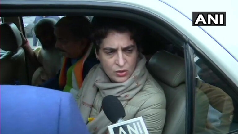 लखनऊ पहुंचीं प्रियंका गांधी ने लगाया बदसलूकी का आरोप, कहा- पुलिस ने गला दबाया, धक्का दिया