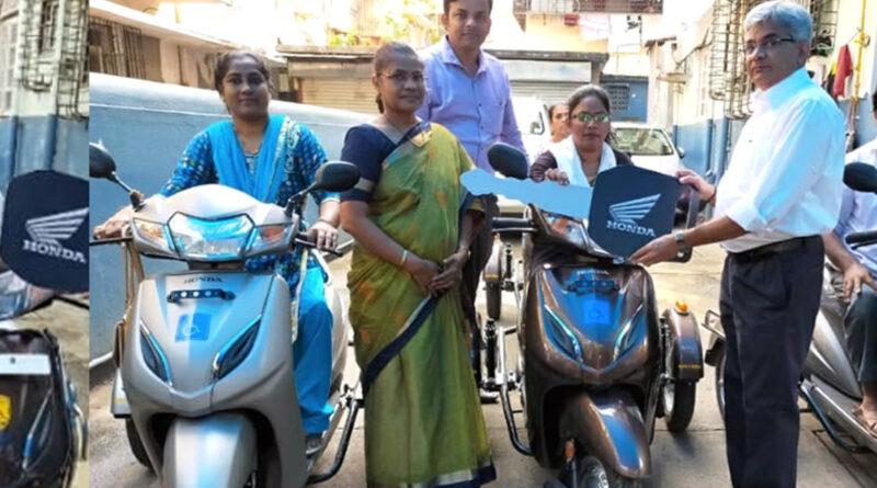 मुंबई: सायन-कोलीवाड़ा में दिव्यांगों को मिला तिपहिया स्कूटर