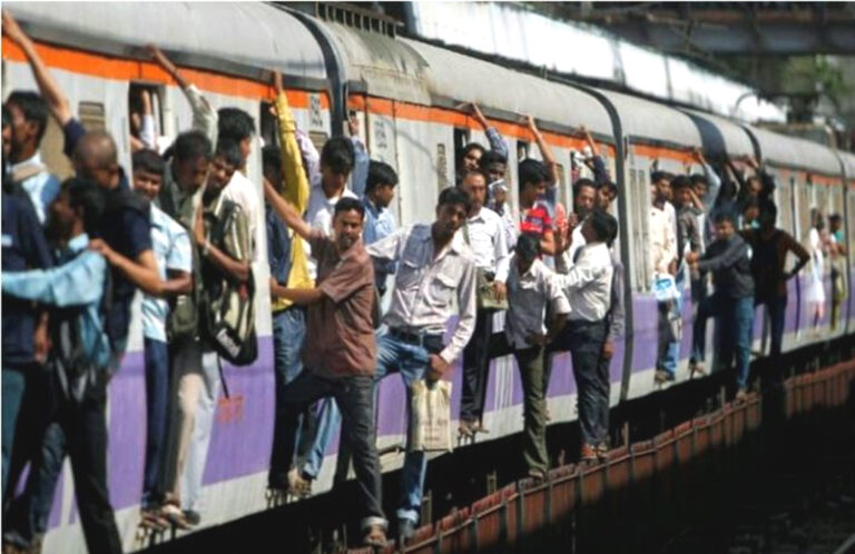 मुंबई: सीट को लेकर झगड़े में व्यक्ति को लोकल ट्रेन से बाहर फेंका