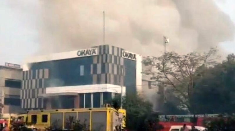 दिल्ली: पीरागढ़ी में ओकाया बैटरी की फैक्ट्री में भीषण आग, धमाके से गिरी बिल्डिंग, कई लोगों के फंसने की खबर