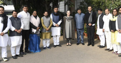 महाराष्ट्र: कांग्रेस के मंत्रियों ने की सोनिया गांधी व राहुल से मुलाकात