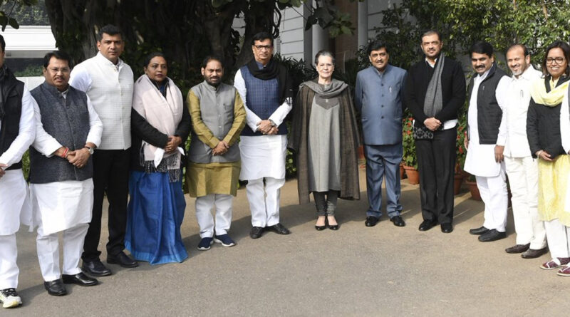 महाराष्ट्र: कांग्रेस के मंत्रियों ने की सोनिया गांधी व राहुल से मुलाकात