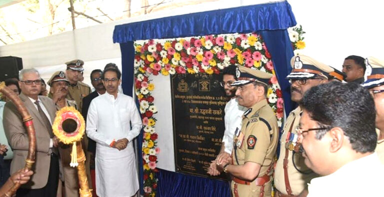 मुंबई: पुलिस को आधुनिक हथियार और प्रभावी ट्रेनिंग दिलाई जाएगी: उद्ध‌व