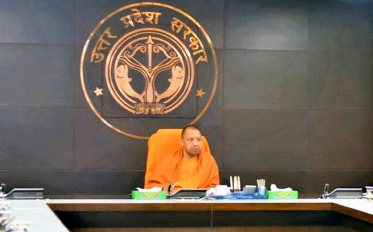 UP: योगी सरकार ने 22 IAS व 28 वरिष्ठ PCS अफसरों का किया तबादला, जानें- कौन कहां गया...