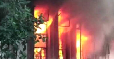 भिवंडी की डाइंग कंपनी में आग, तीन मंजिला इमारत का एक हिस्सा गिरने से दमकलकर्मी घायल
