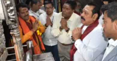 वाराणसी: श्रीलंका के पीएम महिंदा राजपक्षे ने किया काशी विश्वनाथ मंदिर में दर्शन-पूजन