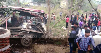 UP: रोडवेज बस ट्रक से टकराई दो लोगों की मौत, 15 घायल