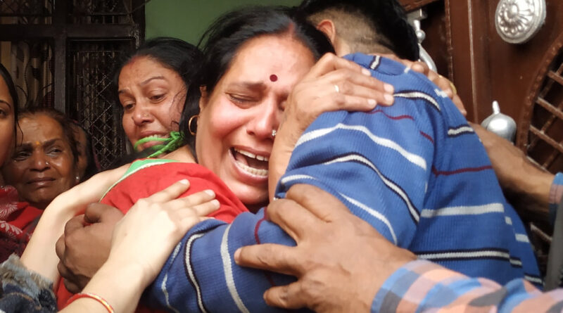 दिल्ली हिंसा: परिवार की मदद करने आ रहे थे इंटेलिजेंस ब्यूरो के हेड कॉन्स्टेबल, दंगाइयों की पत्थरबाजी में मौत!