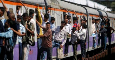 मुंबई: चलती लोकल ट्रेन से गिरे 3 यात्री; एक की मौत, दो की हालत गंभीर