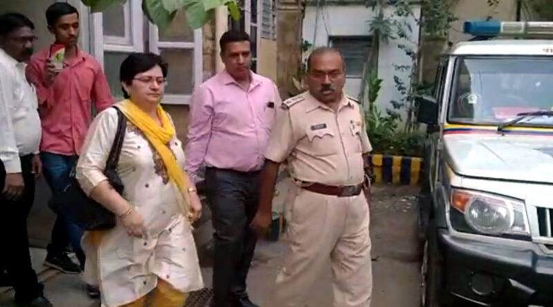 मुंबई: देश विरोधी नारेबाजी कर उर्वशी फरार, पुलिस ने की मां से पूछताछ