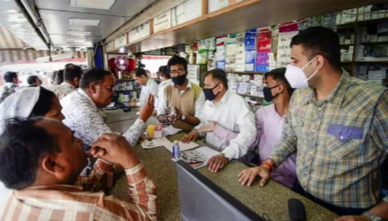 अधिक कीमत पर बेचा मास्क और सैनिटाइजर तो हो सकती है जेल
